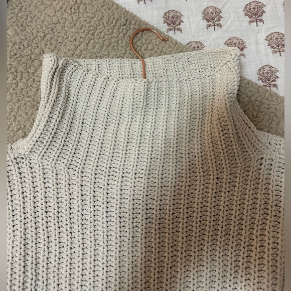 Aerie Knit Cream Turtleneck Sweater in Extra Small - Picture 7 of 7